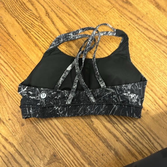 Lululemon size 6 sports bra - Picture 2 of 2